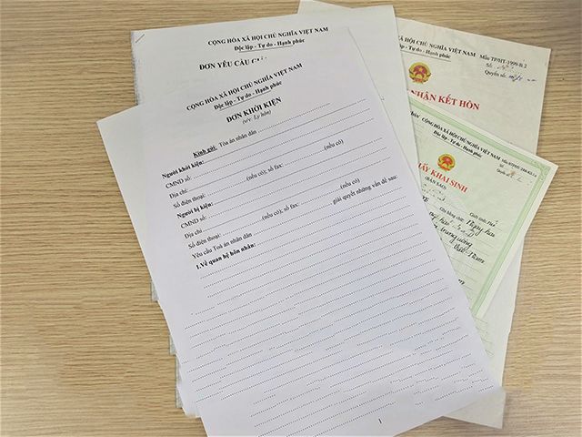 Chuẩn bị giấy tờ, hồ sơ ly hôn