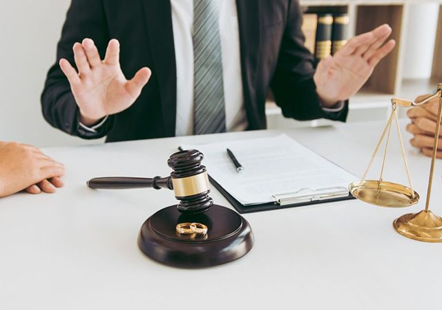 Phí dịch vụ luật sư là khoản thù lao bạn chi trả cho công sức của Luật sư