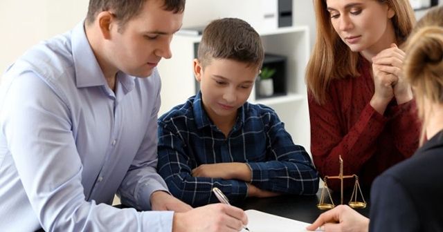 Người không trực tiếp nuôi con có quyền thăm nom và nghĩa vụ cấp dưỡng