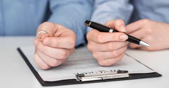Biên bản hòa giải ly hôn là tài liệu pháp lý ghi lại quá trình và kết quả buổi hòa giải giữa hai vợ chồng trong trường hợp ly hôn