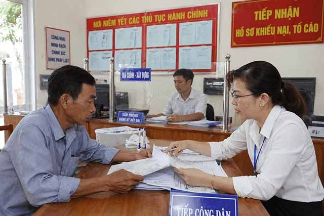 Khi thấy việc bồi thường đất không thỏa đáng bạn có thể yêu cầu cơ quan có thẩm quyền giải thích