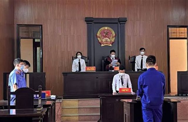 Một bên đang chấp hành án phạt tù