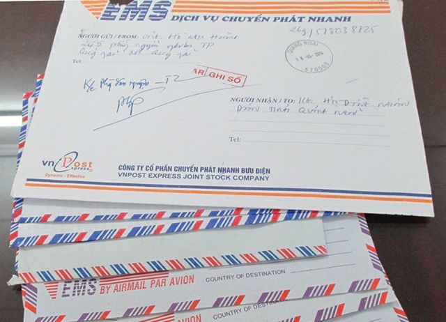 Đóng gói và chọn dịch vụ bưu chính phù hợp