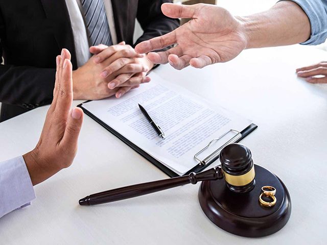 Mở phiên tòa xét xử ly hôn vắng mặt