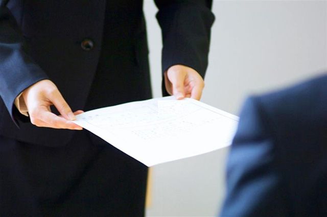 Việc nộp đơn không chỉ là quyền lợi mà trong nhiều trường hợp là nghĩa vụ bắt buộc