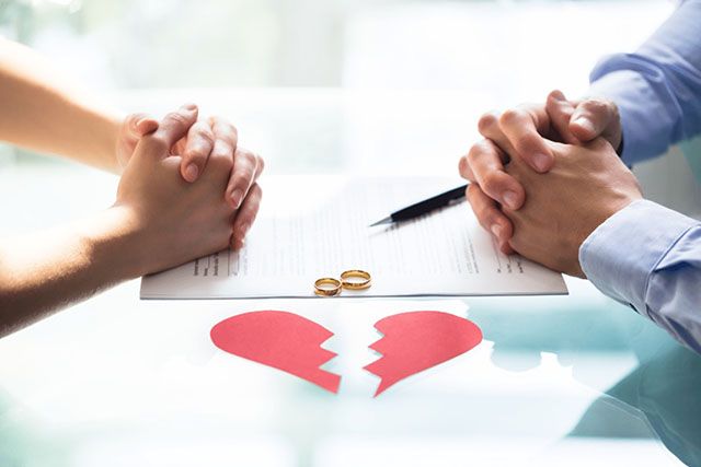 Thỏa thuận ly hôn là việc vợ và chồng cùng tự nguyện yêu cầu Tòa án công nhận chấm dứt quan hệ hôn nhân